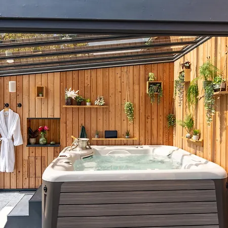 Domaine De La Baie De Somme, Vanadis Love hotel